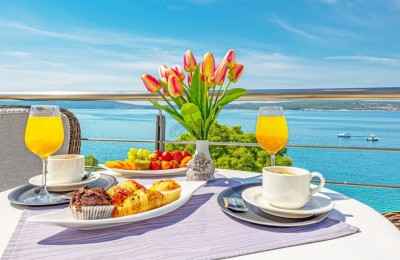 In der Nähe der Stadt Crikvenica bieten wir zum Verkauf ein 4****Hotel, am Meer