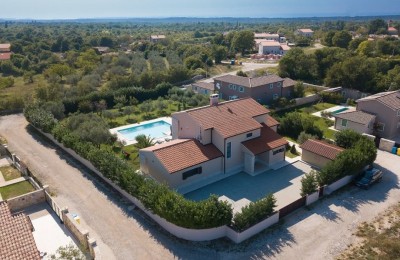 Ein wunderschönes Haus mit Schwimmbad