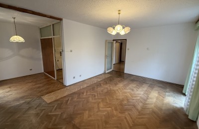 Zagreb, Maksimir, Wohnung zur Renovierung im 3. Stock, 65 m²