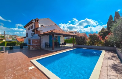 Višnjan, mediterranes Haus mit Pool und Außen-Grill