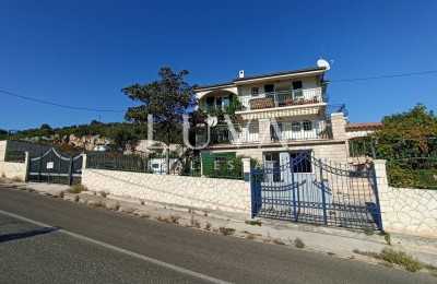 Marina, Trogir, Steinhaus in Meernähe zu verkaufen