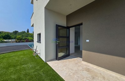 Erdgeschosswohnung mit Garten, Poreč-Bereich