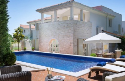 Elegante Villa mit Swimmingpool zu verkaufen, Vabriga