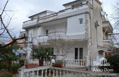 Einfamilienhaus mit gepflegtem Garten