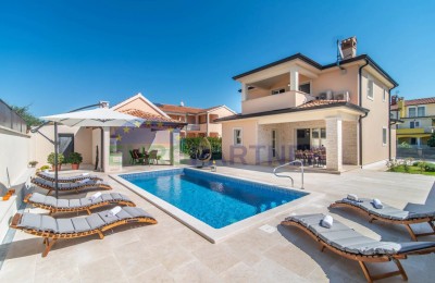 POREČ – UMGEBUNG, Elegantes Familienhaus mit Pool, 2,5 km vom Meer entfernt