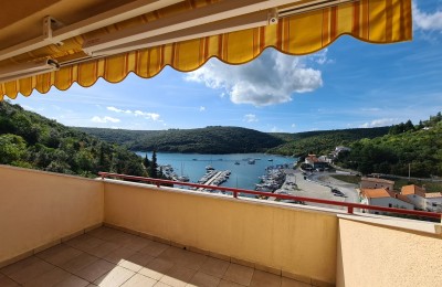 Apartment mit freiem Blick auf die Bucht und das Meer.