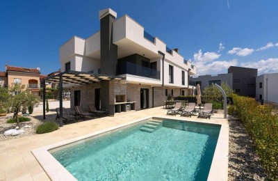 Eine wunderschöne moderne Villa 1 km vom Meer entfernt, Vabriga, Istrien