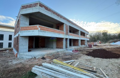 Poreč, Umgebung, Zweizimmerwohnung im Erdgeschoss mit Garten