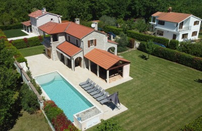 EXKLUSIV ANGEBOT- Wunderschönes Steinhaus mit großem Garten und Swimmingpool, Višnjan, Istrien