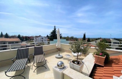 Poreč-Bereich, Wohnung mit großer Terrasse und Meerblick!