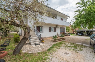 Einfamilienhaus mit einem Garten von 1530m2