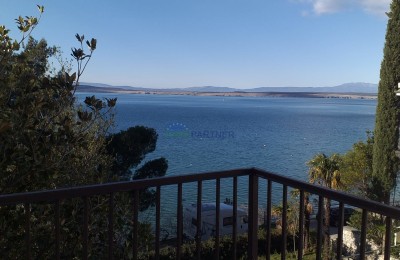 Ein Villa auf 4 Etagen, 1. Reihe zum Meer, 400 m2, zu verkauf