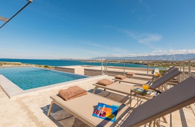 Povljana, Pag, luxuriöses Haus mit Pool nahe dem Meer zu verkaufen