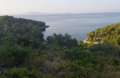 Ackerland mit Bebauungsmöglichkeit und Blick auf das Meer! Korčula