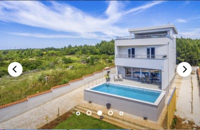 Eine wunderschöne Villa mit Meerblick.