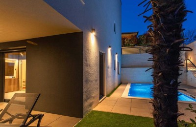 Krk, luxuriöse zweistöckige Wohnung mit Swimmingpool und Wellness zu verkaufen