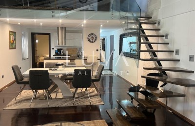 Šibenik, exklusive Wohnung 90 m2 mit Galerie im Zentrum