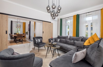 OPATIJA, LOVRAN - Wohnung in Villa, 145 m2 mit Meerblick, 100 m vom Strand entfernt.