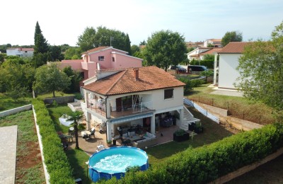 Poreč-Bereich! Familienhaus in der Nähe der Stadt und des Meeres