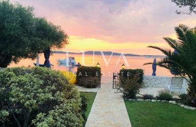 Haus am Meer in Žaborić, 430 m2, zu verkaufen