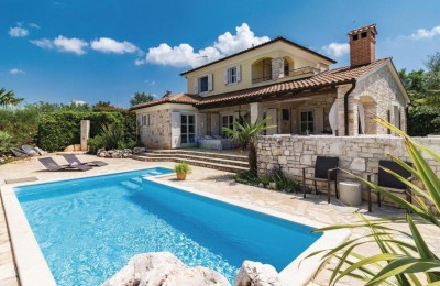 Wunderschöne mediterrane Villa mit Blick auf die Natur, 10km von Poreč