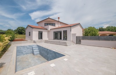 Villa mit Pool, Neubau, in der Nähe von Poreč