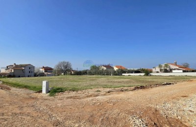 Bauland mit Meerblick, 8 km von Poreč