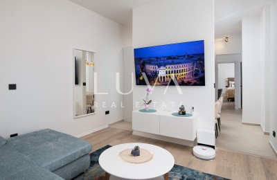 Pula, moderne Wohnung neben der Arena mit Garten, 67 m2
