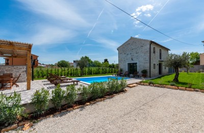 Poreč – Umgebung | Authentisches Steinhaus mit Pool und hervorragender Verkehrsanbindung