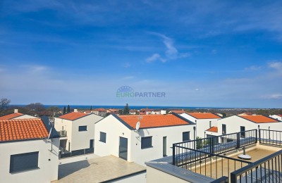 Geräumige Wohnung mit Dachterrasse und Meerblick, Umgebung von Poreč
