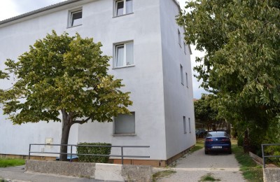 Haus mit Wohnungen und Geschäftsräume in Pula