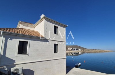 Zadar, Vinjerac, dreistöckiges steinhaus direkt am Meer zu verkaufen