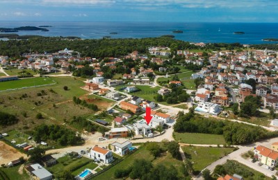 Elegantes modernes Doppelhaus mit Pool in Funtana