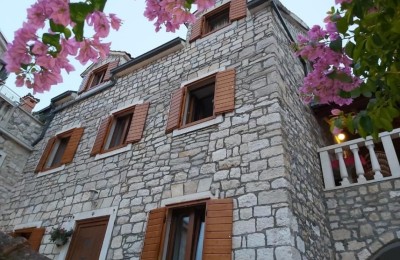 Renoviertes Steinhaus mit 6 Wohnungen, 2. Reihe zum Meer