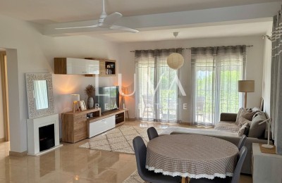 Petrčane Zadar – geräumige 75 m² Wohnung + Parkplatz, 50 m zum Meer