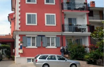 Haus mit 14 Wohnungen in der Nähe des alten Zentrums von Rovinj