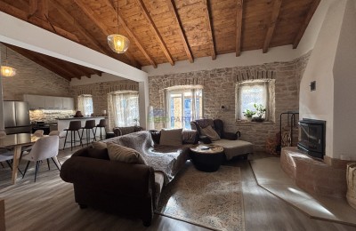 Steinhaus mit Garten in der Nähe von Umag