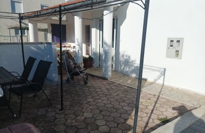 Studio-Apartment im 1. Stock mit Gemeinschaftsgarten und Grillplatz