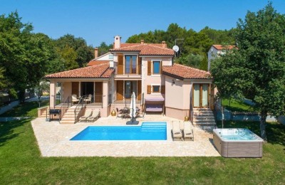 Schöne Villa mit Blick auf die Natur, 6 km von Poreč entfernt