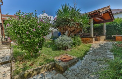 Wohnung mit Garten, Poreč, 800 m vom Meer entfernt