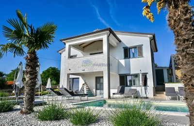 Luxuriöse und moderne Villa mit Panoramablick auf das Meer, Poreč, Istrien