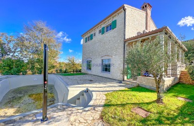 Steinhaus mit Meerblick, Umgebung von Poreč