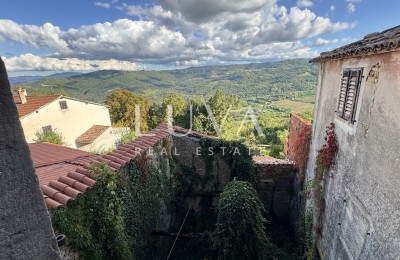 Istrien, Motovun, Haus zur Renovierung mit Innenhof, 195 m2