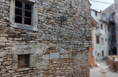 Altes Steinhaus zu verkaufen, Zentrum von Vodnjan in attraktiver Lage