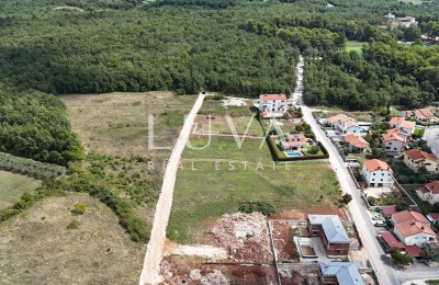 Višnjan, Baugrundstück mit Baugenehmigung, 1.270 m²