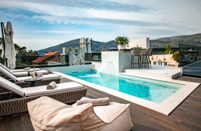 Trogir, luxuriöse Villa mit Pool und Meerblick zu verkaufen