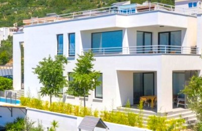 Schöne Villa mit Pool und Meerblick, Makarska zu verkaufen