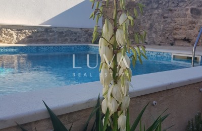 Hvar, Vrbanj – Authentisches Steinhaus mit Pool zu verkaufen