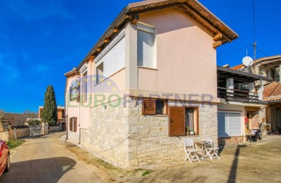 POREČ UMGEBUNG / Komplett renoviertes, istrisches Reihenhaus