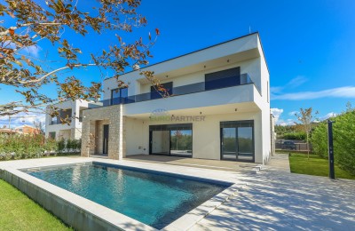 Porec - Freistehende Luxusvilla mit Meerblick und Pool